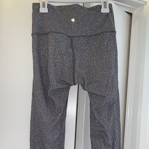 lululemon grey crop leggings